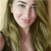 profesor de español y musica dicta clase a niños